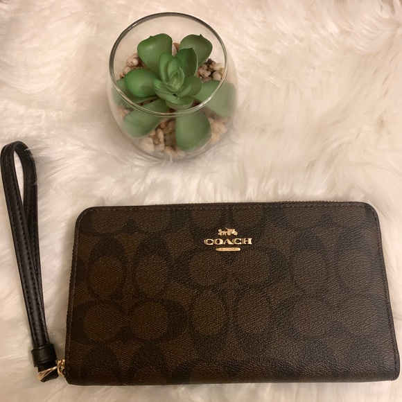 Coach Handbags - NWT Coach Wristlet